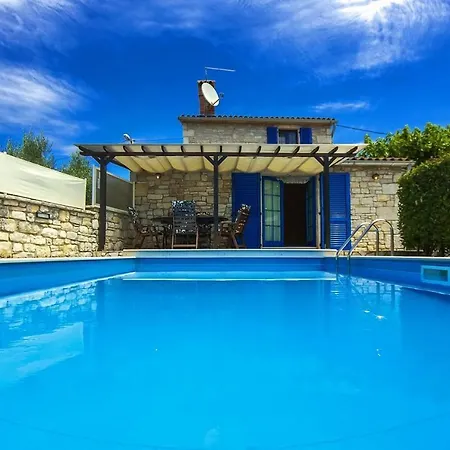 Casa Nadalina Zuzici