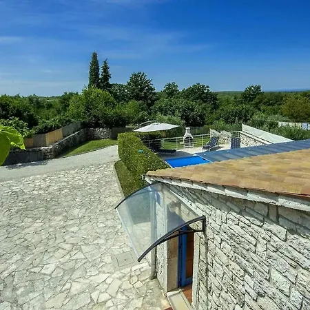 Casa Nadalina Zuzici